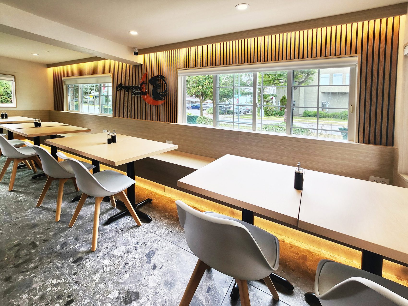 Restaurant fit out, communal seating